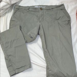 Old navy olive boyfriend style pants! Size 8 reg